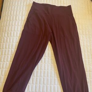 Lululemon Garnet Crop Joggers - 21 inch